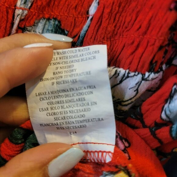 Women Romper Sz S Lily Rose Smocked Scoopneck Flutter sleeves floral red - Picture 6 of 7